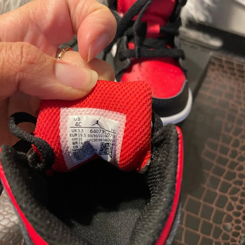 Nike Jordan 1 mid red/black -Toddler size 4c - Picture 3 of 8